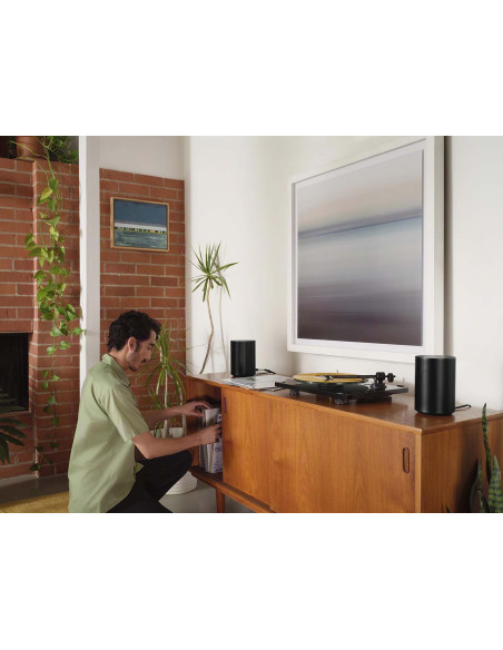 Sonos Era 100 Black kolonėlė su giliais bosais