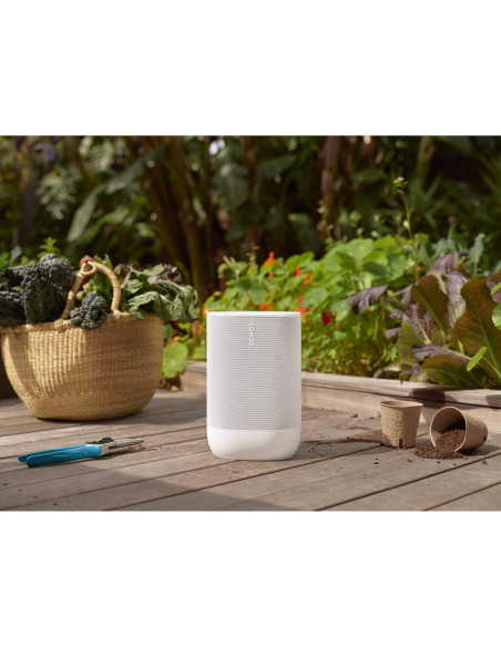 Sonos Move 2 White su įkrovimo pagrindu